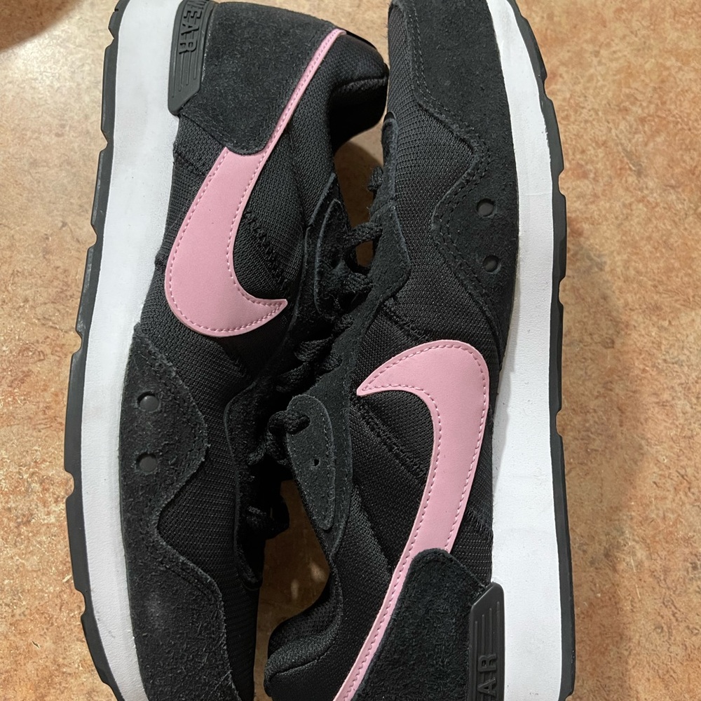 Nike womens  shoes